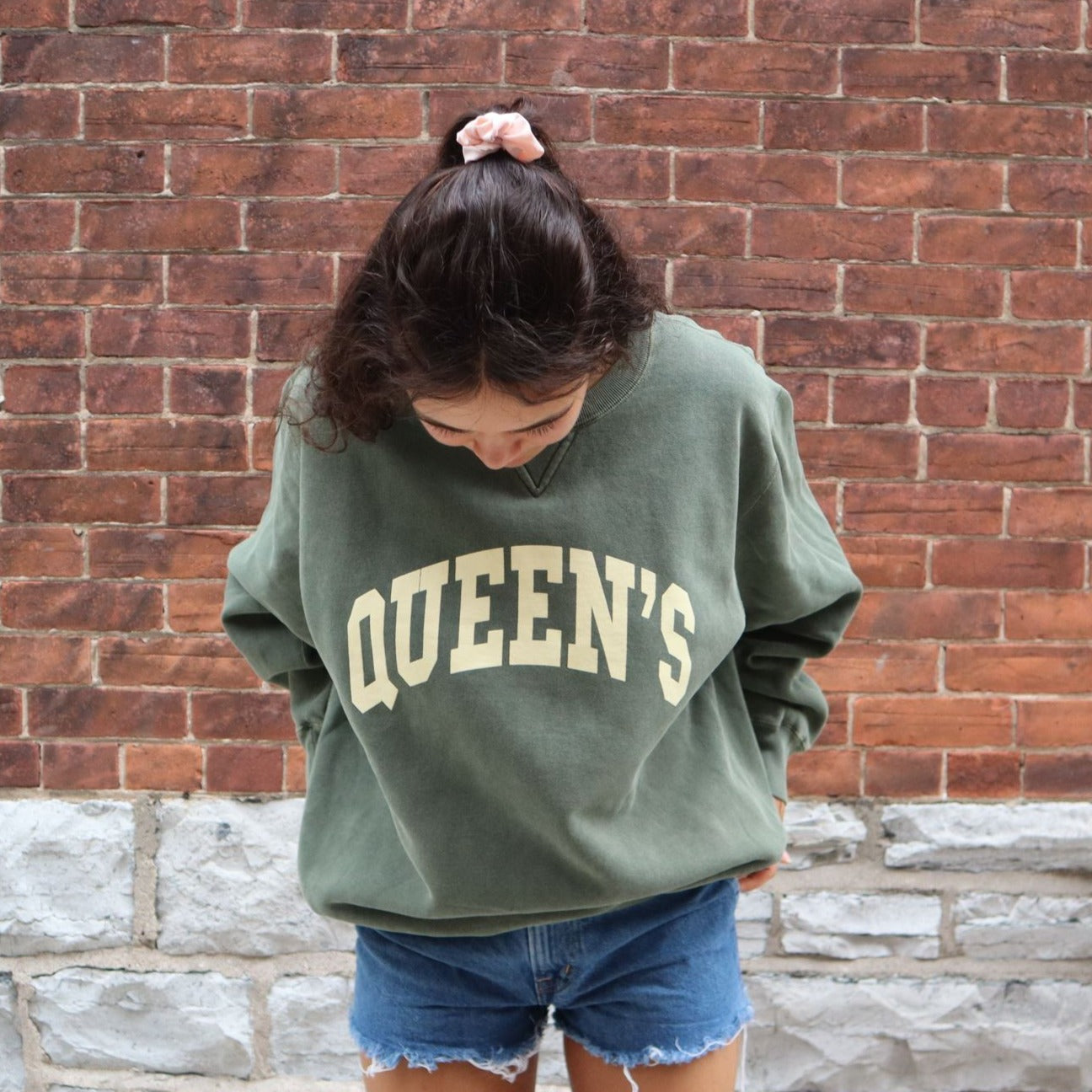 Queen's Varsity Redwood Crewneck - Heather Green